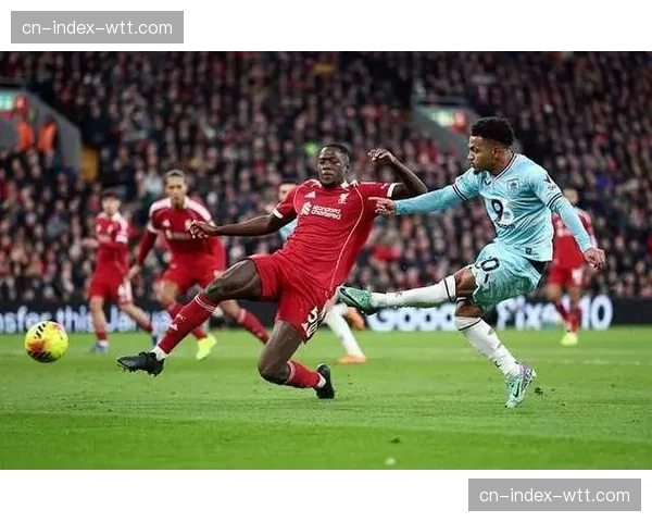 利物浦2-0击败切尔西，萨拉赫点射破门锁定胜局